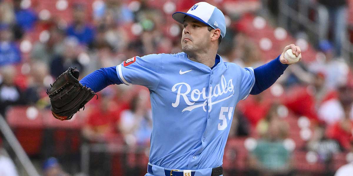 Kansas City Royals starting pitcher Cole Ragans (55) pitches against the St. Louis Cardinals during the first inning at Busch Stadium.